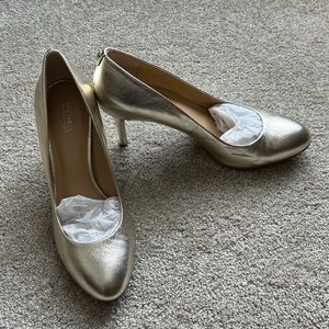 COPY - Michael Kors ✨ 8M Pale Gold ✨ Flex Pump  💫